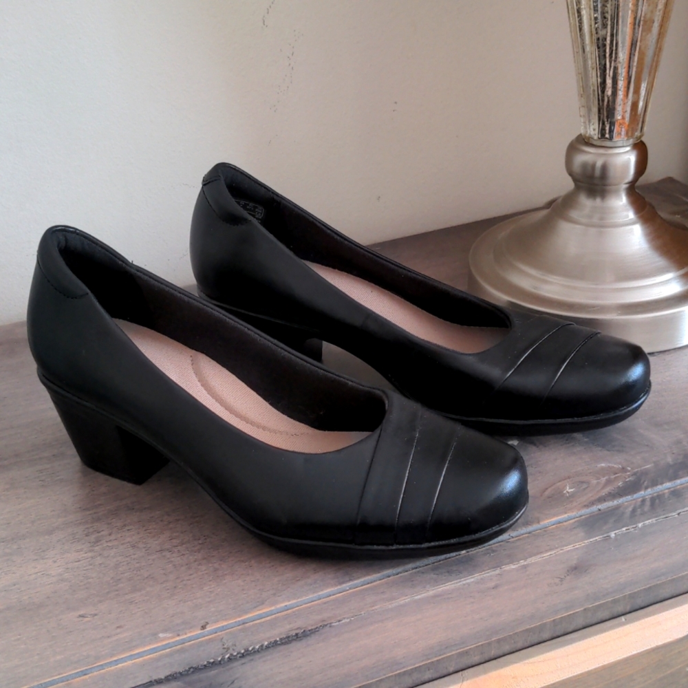 Clark's Ultimate Comfort black heels
